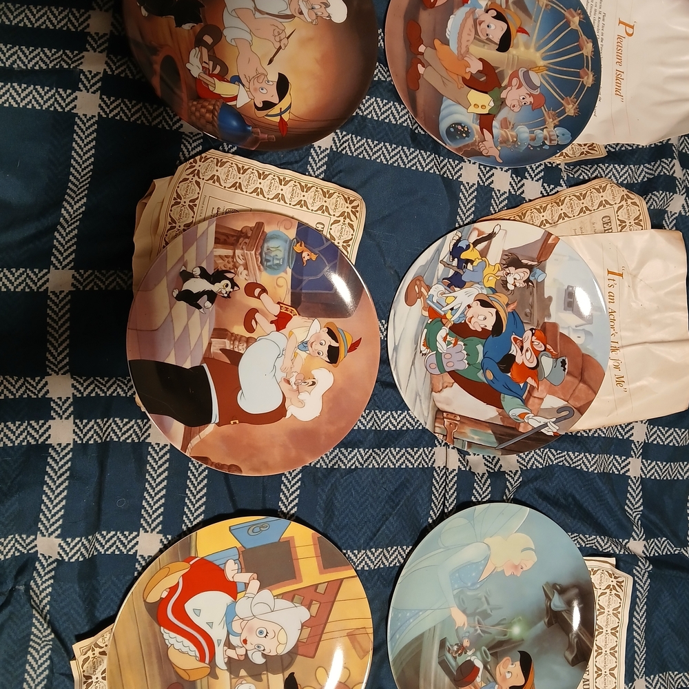 Classic Character Art Plate Collection